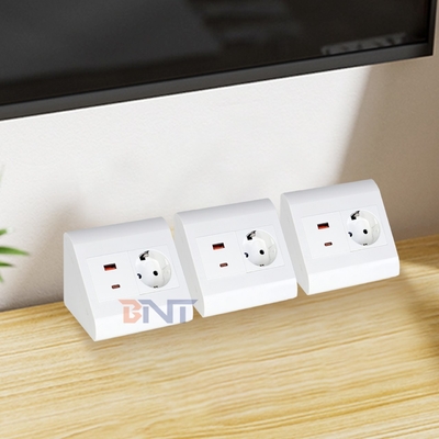 Портативный настольный EU-сокет для офиса и дома IP44 с выходом USB A + C для нескольких устройств