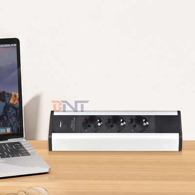 Дизайн с клейкой клипсой, 3 розетки переменного тока стандарта ЕС, USB A+C, быстрая зарядка, настольный зажимной удлинитель